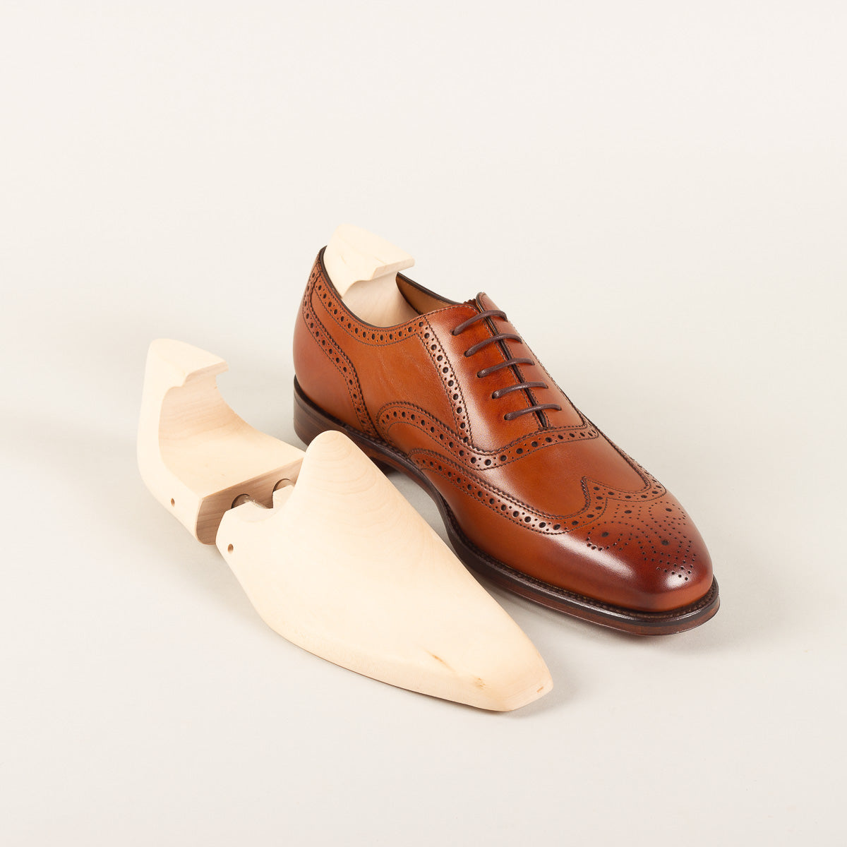 Premium Limewood Shoe Trees, Pair – view 2